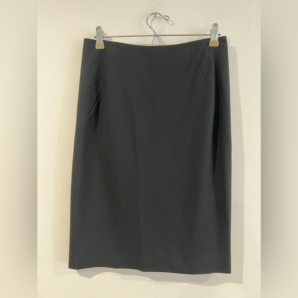 THEORY basic black skirt with 2 back slits size 4 96% wool